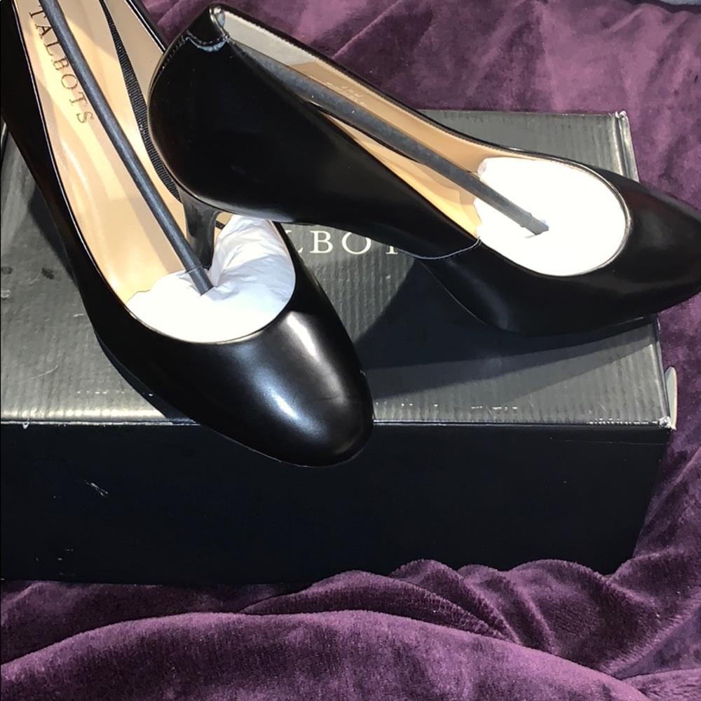 Talbots black pumps size 8.5 leather. BNIB.